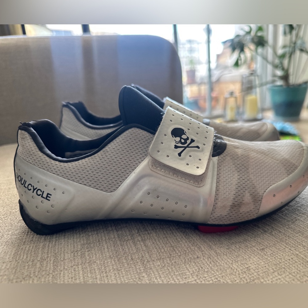 Silver Pearl Izumi SoulCycle Size 39